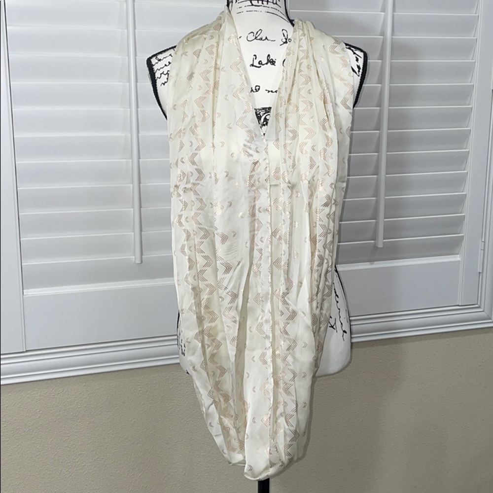 APT. 9 Loop/Infinity Scarf - Picture 5 of 7